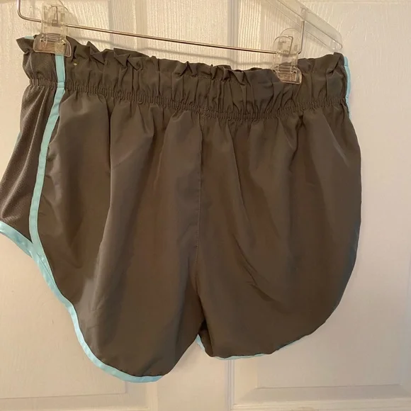 Nike Women's Athletic running track Olive Green with Blue Trim shirts,size 8 - Picture 5 of 8